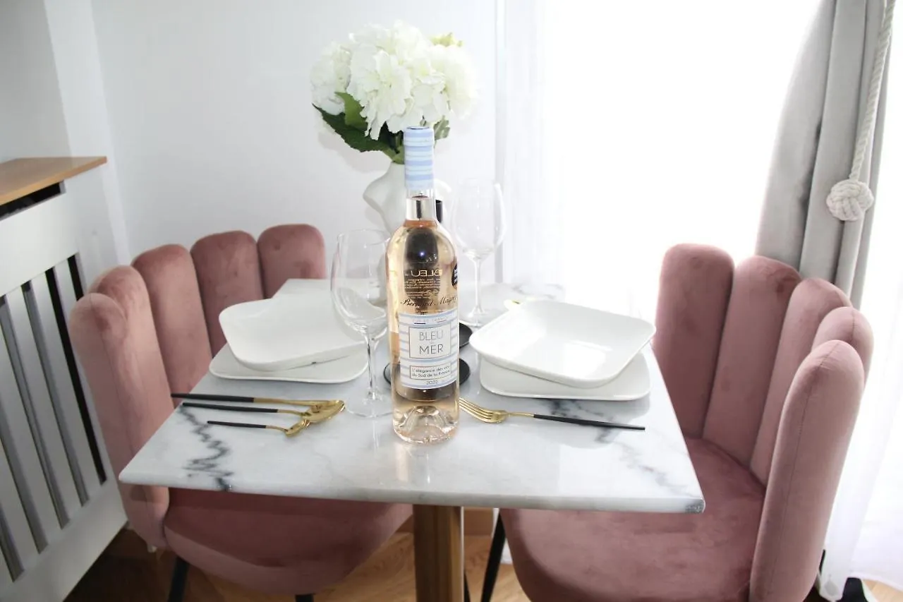 Apartment Paris' Premium Romantic Studio